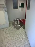 エントランス入って突当たり奥にエレベーターがあります