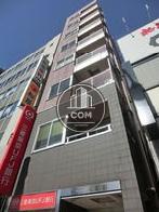 各階にバルコニーがあります