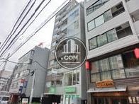 前の道路も広々