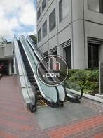 四ツ目通り沿いからはエスカレーターを上がってアクセスします