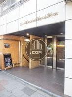 間口の広い玄関口前