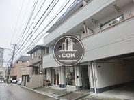 落ち着いた環境に建っております