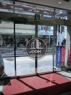 正面入口の自動扉です