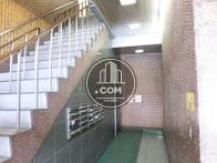 天井が高めのエントランス