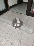 ドアの手前には段差があります