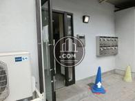 正面向って右側のガラスドア