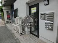 正面向って左側にあります