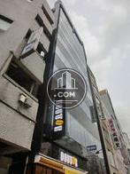 地下鉄出入り口隣接