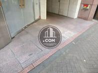 フラットな床面を採用