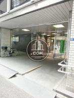 南北にある玄関口
