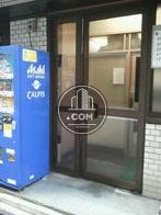 手動の正面玄関です