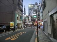 周辺は賑わった雰囲気がございます