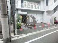 建物の後方部分には小さな敷地があります