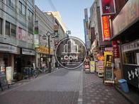 周辺は大変賑やかな環境です