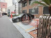 前面にコインパーキングがあります