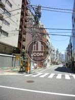 隣接する公道
