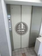 エレベーターの乗り場前