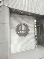 防犯対策としてシャッターを備えています