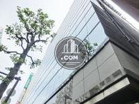 歩道から見上げた様子