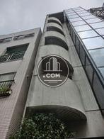 左右に円形のバルコニー