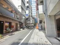 裏路地に立地している物件です