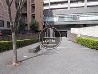 玄関へのアプローチ