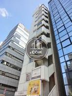左側に外階段が見えます