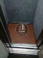 エレベーター内部