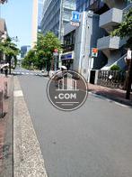 建物前の通り