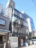 特徴のある窓枠を採用