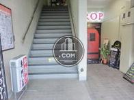 2階店舗専用階段です