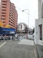 玄関前の通り