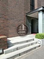 側面通りの玄関口