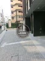 エントランス周りは広々としております。