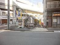 近くにパーキングがあります