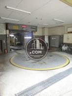 建物右手に立体駐車場があります