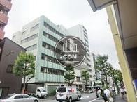 全面は車通りの少ない通りになります