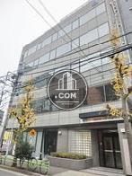 8階建ての中低層ビルです