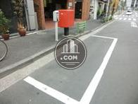 目の前はコインパーキングになっております