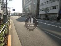 オフィスビルが立ち並びます
