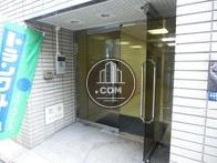 玄関ガラスはスモークフィルムが貼ってあります