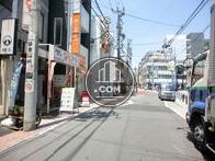 様々な店舗が並びます