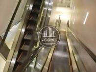 エスカレーター内