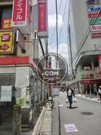 人通りの多い道の角に位置しているので、多くの集客が見込めます