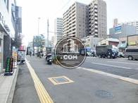 玄関前の幅広い歩道面