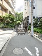 玄関前の通り