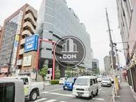 車通りの多い曙町二丁目交差点付近