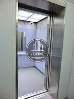 防犯カメラの設置されたエレベーター内
