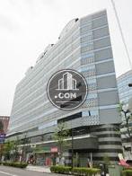 前面ガラス張りの綺麗な外観
