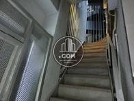 正面玄関脇にございます